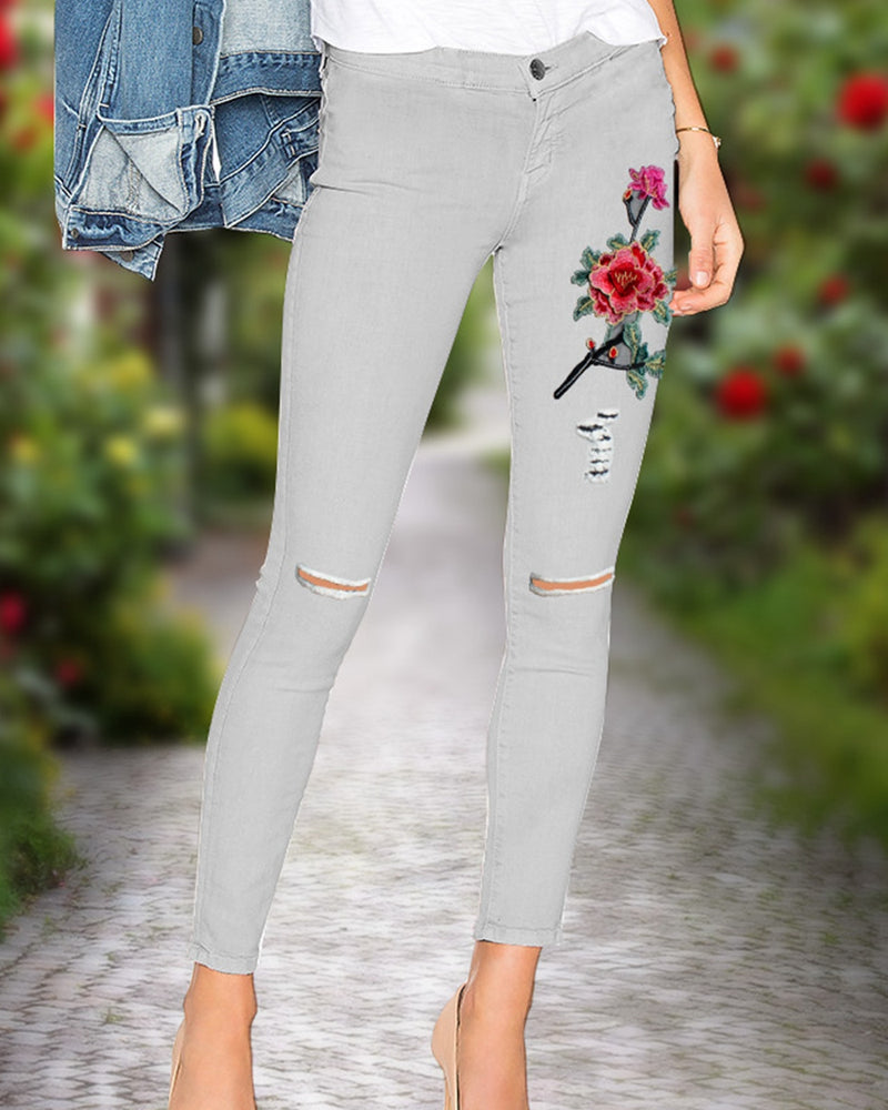 BEAUTIFUL I AM Flower Embroidery Cutout Jeans